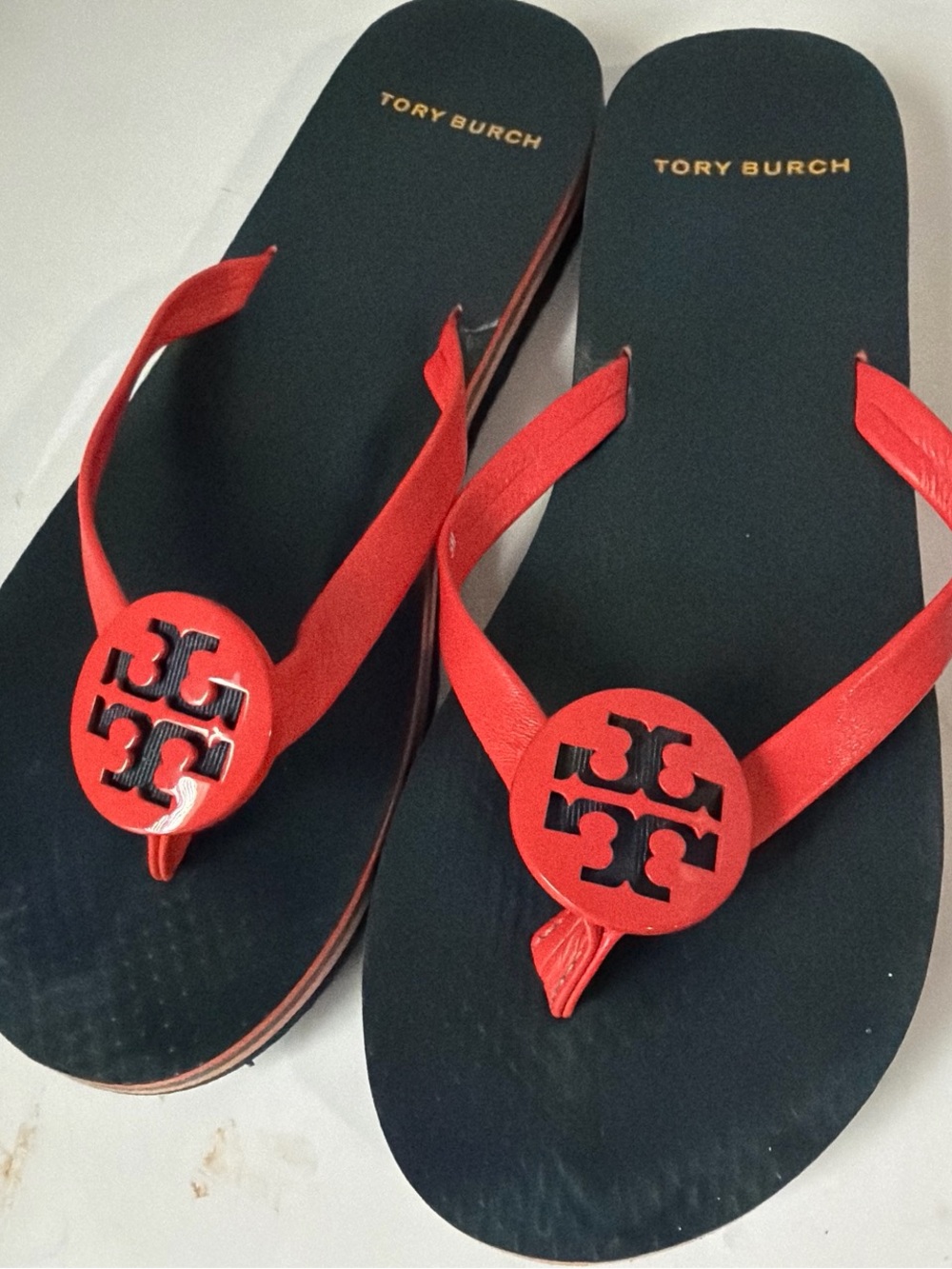 9 Tory Buuch red Strap Flip Flops beach summer EUC preppy sandals sz 5